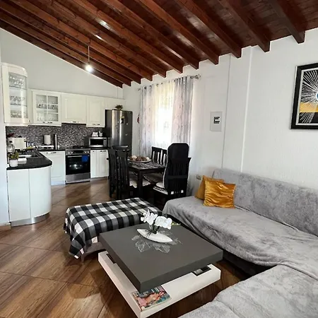 Apartment Large Budget *